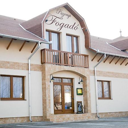 Hotel Pazonyi Fogado Es Etterem Nyírpazony Exterior foto
