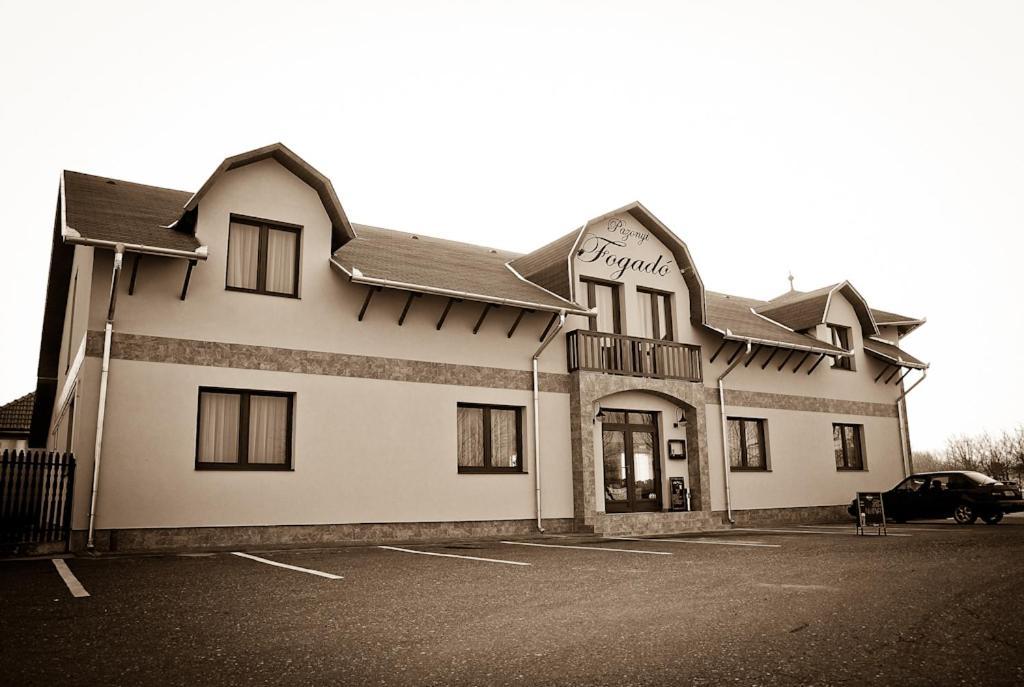 Hotel Pazonyi Fogado Es Etterem Nyírpazony Exterior foto