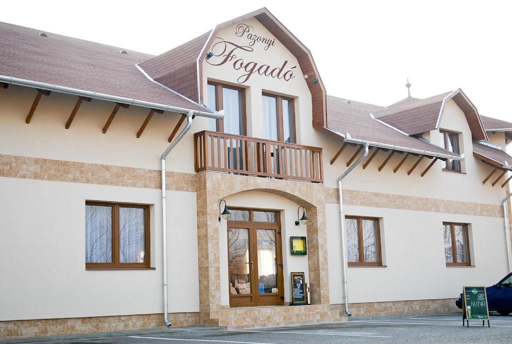 Hotel Pazonyi Fogado Es Etterem Nyírpazony Exterior foto