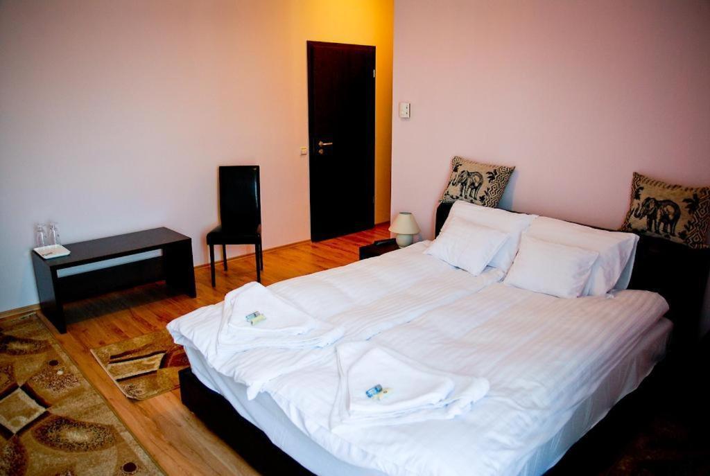 Hotel Pazonyi Fogado Es Etterem Nyírpazony Zimmer foto