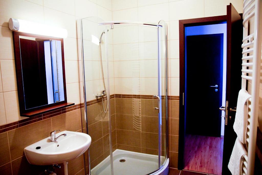 Hotel Pazonyi Fogado Es Etterem Nyírpazony Zimmer foto