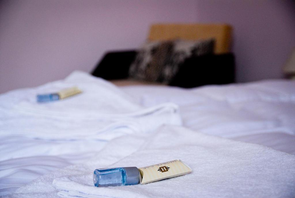 Hotel Pazonyi Fogado Es Etterem Nyírpazony Zimmer foto