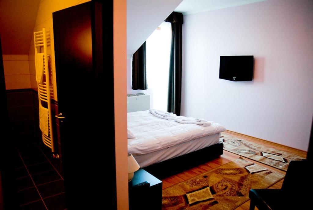 Hotel Pazonyi Fogado Es Etterem Nyírpazony Zimmer foto